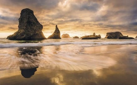Fotobehang - Golden Stacks 400x250cm - Vliesbehang