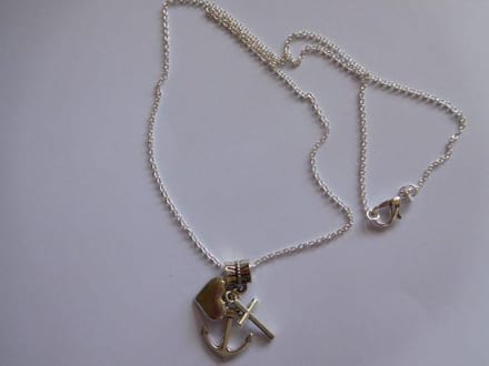 Ketting met hanger geloof hoop en liefde