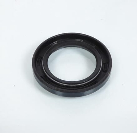 Un joint spi simple lèvre 30x47x6mm pour scooter Piaggio Vespa PX d'axe roue arrière