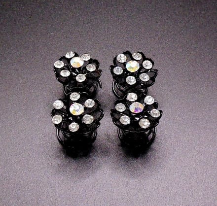 Curlies bloem zwart met 7 strass punten