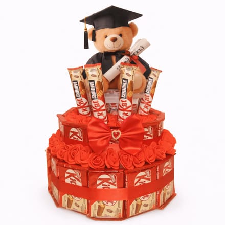 KitKat Chocoladecadeautaart – Luxe Rode Rozen & Strik – Afgestudeerd