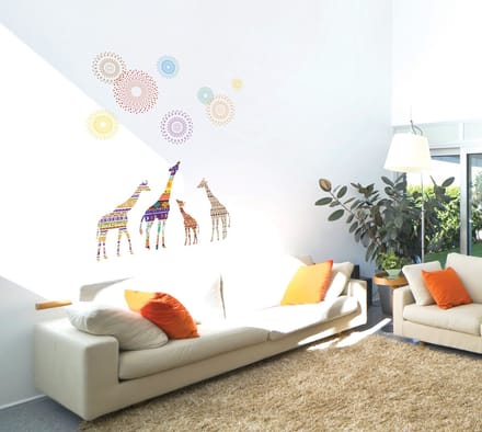 Muurstickers met giraffen en sterren voor decoratie.
