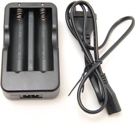 Batterijlader 3.7V voor Li-ion batterijen type 18650