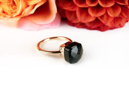Ring in roos goud gezet met onyx