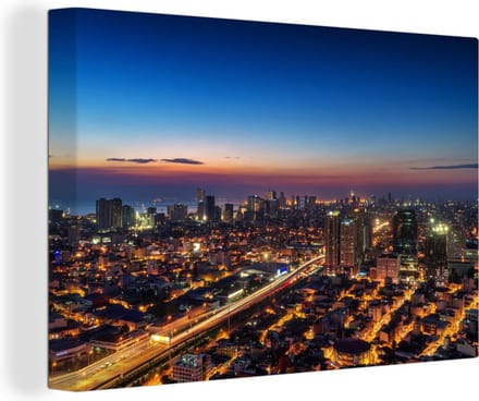 Canvas Schilderij Skyline van Manila tijdens schemering - 90x60 cm - Wanddecoratie