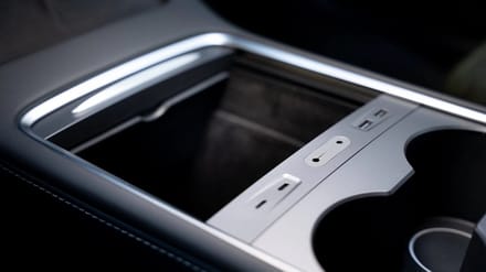 Tesla Model Y USB Hub - Compacte Oplaadoplossing voor Middenconsole - Auto Interieur Accessoires Nederland België