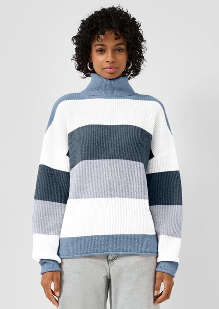 QS - female - Trui met col en strepen
