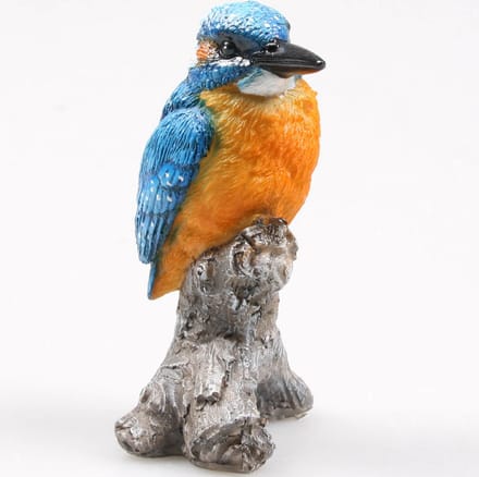 Farmwood Huis/tuin deco vogel beeldje - ijsvogel - op boomstronk - polystone - 7 x 11 cm