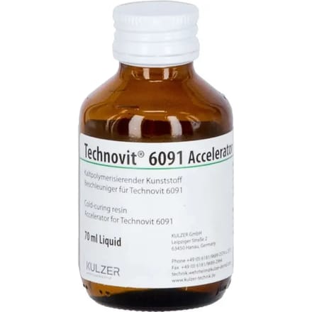 Nagelverzorging met versneller Kerbl Technovit 6091