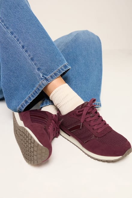 Yours Bordeauxrode Sneakers Met Zijstreep En Vetersluiting In Brede Eeepasvormsize 38EEE