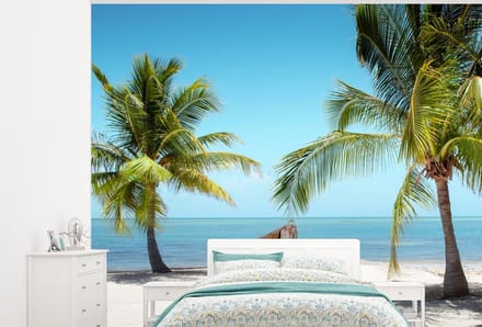 Behang - Fotobehang Palmboom - Boot - Strand - Breedte 275 cm x hoogte 220 cm