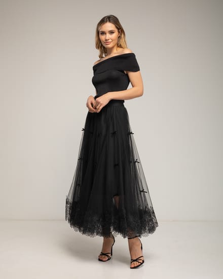 Tule midi-rok met kant aan de onderkant en strikdetails.