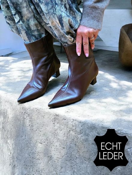 Barla Shoes Maddy - Enkellaarsjes met spitse neus - Bruin - 41
