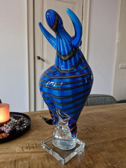 Beeld glas , dikke dame , blauw gestreept