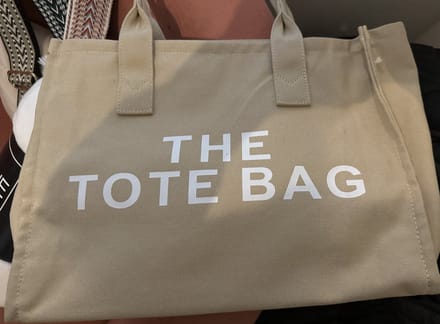 Damestas - The Tote Bag - Canvas - Beige - Witte letters - 33 x 27 cm.