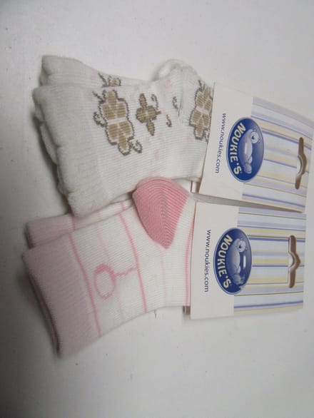 2 pack van noukie's sokjes in rose met wit en wit beige ,  3-6 maand