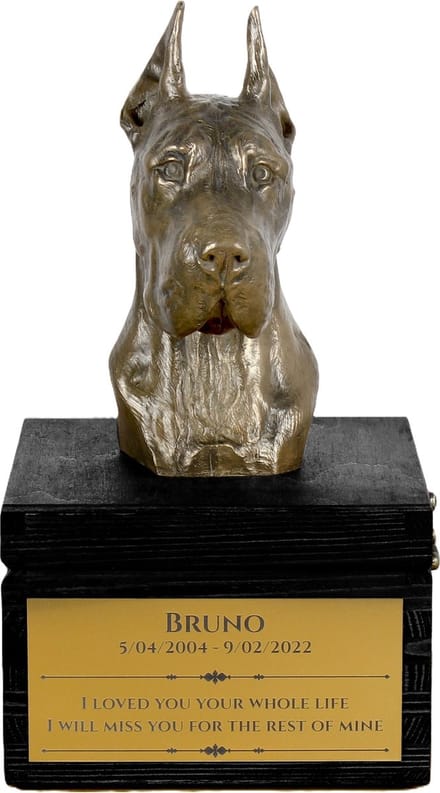 Urn hond met gravure en sculptuur van een Deense Dog, handgemaakt.