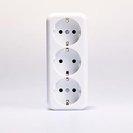 Opbouwdoos met 3 Geaarde Stopcontacten - Driehoekige Design