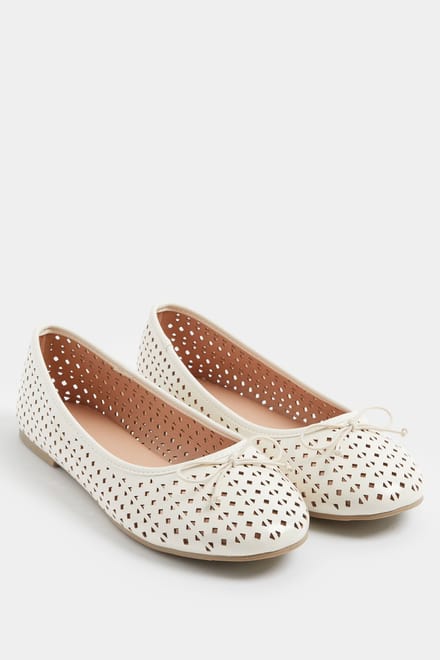Yours Ivoorwitte Imitatieleer Cutout Balletpumps In Brede Epasvormsize 39EEE