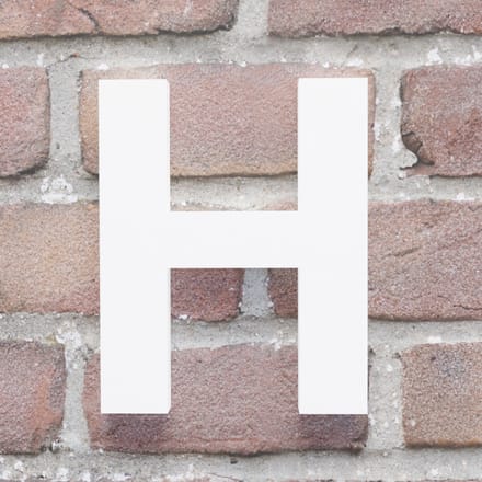 Huisnummer Arial H wit - Maat: Middel (15 cm) - blinde bevestiging - Huisnummerbord -