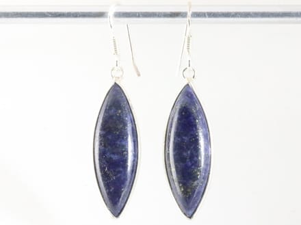 Lange zilveren oorbellen met lapis lazuli