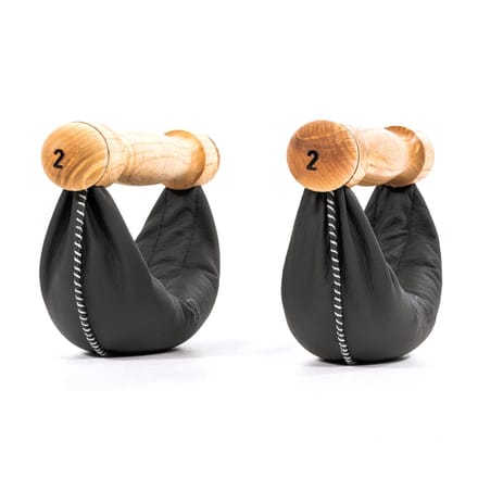 NOHRD Swing Dumbbells Essen 2kg – Set van 2 Halters – Echt Leren Gewichtszak – Ergonomische Essenhouten Handgrepen – Voor Krachttraining & Functionele Training
