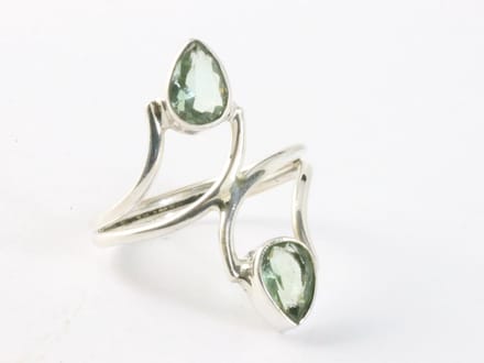 Fijne zilveren ring met groene amethist - maat 18
