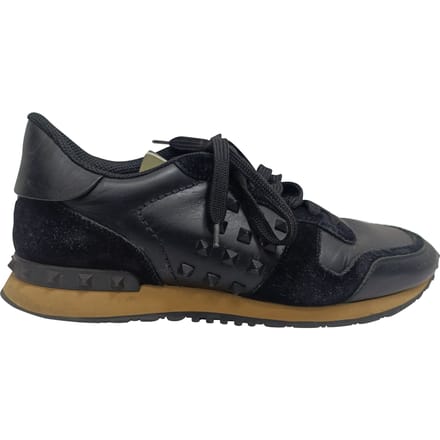Valentino Garavani Rockrunner Lage Sneakers in Zwart Cali Leer