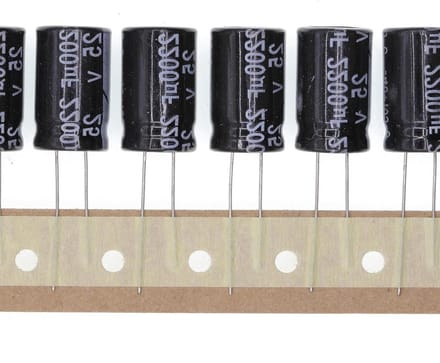 Elektrolytische Condensator - Aluminium Component - Elektronische Projecten - Plug-in Mount - 2200UF 25V - Zwart