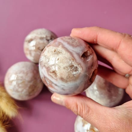 Roze Amethist Bol 50–55mm – Pink Amethyst Sphere met Druzy