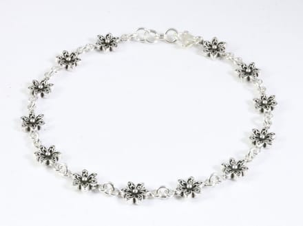 Fijne zilveren armband met bloemen