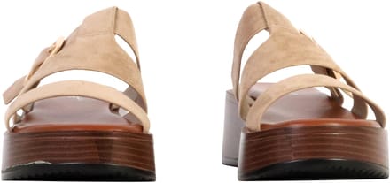 R and B-sandalen om aan te trekken
