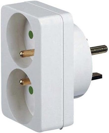 Adapter voor het aansluiten van twee 2P+T stekkers op 20A stopcontact