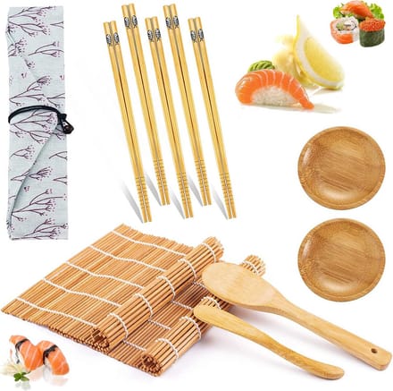 Sushi-set voor het maken van sushi met bamboe rolmatten en eetstokjes