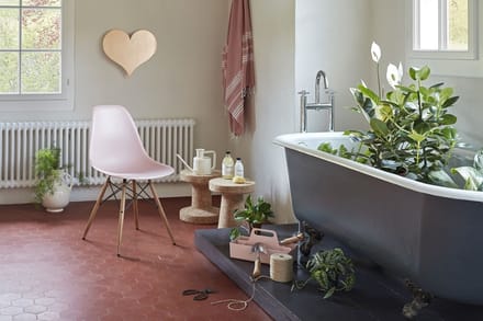 Vitra - DSW Eames Plastic Sidechair - donkere esdoorn - zachtroze RE