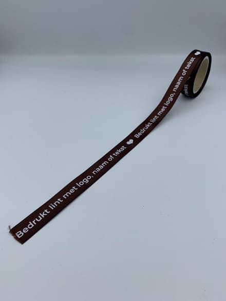 Bedrukt Bruin Satijnen Lint - Witte Tekst - 400 meter - 15mm - eigen tekst - eigen logo - chique inpakken