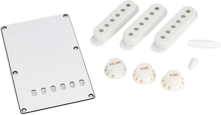 Allparts PG0549025 Accessoirekit voor Strat - Wit, 3-laags Backplate