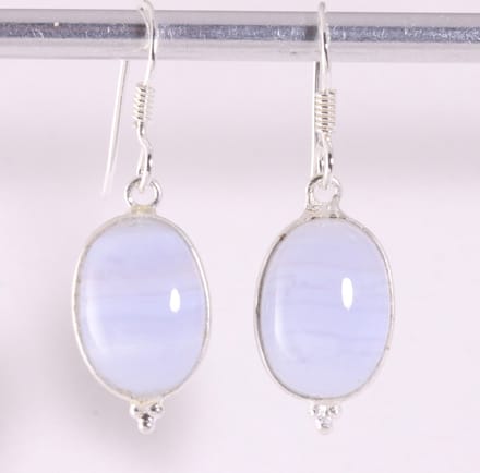 Zilveren oorbellen met blauwe lace agaat