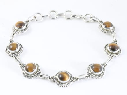 Bewerkte zilveren armband met tijgeroog