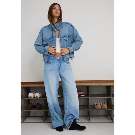 Stradivarius D91 Low-rise wide-leg jeans  LICHTE MIDDENBLAUWE DENIM WASSING 42