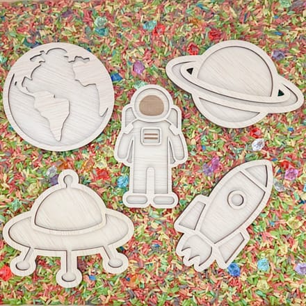 Villa Hip Ruimte vulvormen set - 5 Stuks - Hout - Sensorisch speelgoed l Open einde l Speeltray - Raket, planeet, astronaut, ufo, aarde