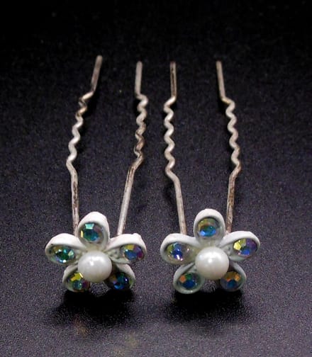 Haarpinnen witte bloem 5 bladeren met gekleurde strass + witte parel