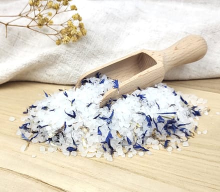 Badzout - wit - 1 kg - badkristallen - met korenbloem - blauw