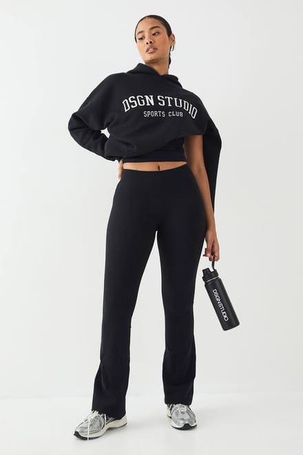 Dames DSGN Studio Highwaist Ultra Sculpt Yoga Flared Legging | Black | Maat: Medium