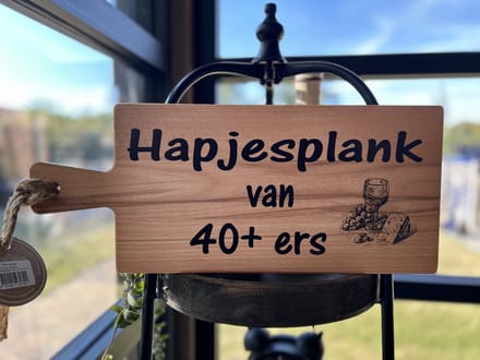 Creaties van Hier - Serveerplank - Hapjesplank voor 40+ers - hout - 49 cm