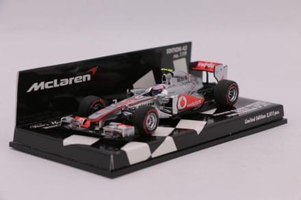 1:43 Diecast modelauto Vodafone McLaren Mercedes MP4-26 #4 2011 GP Canada Jenson Button 2511pcs Minichamps