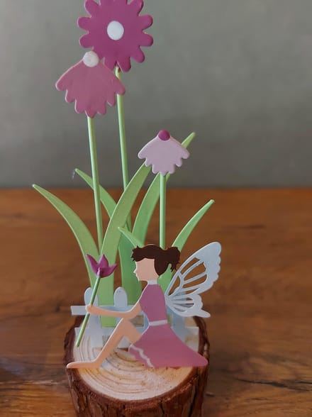 Elfje op houten voet - Hoogte 18cm