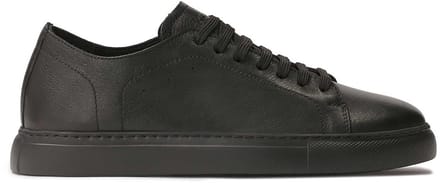 Low black sneakers