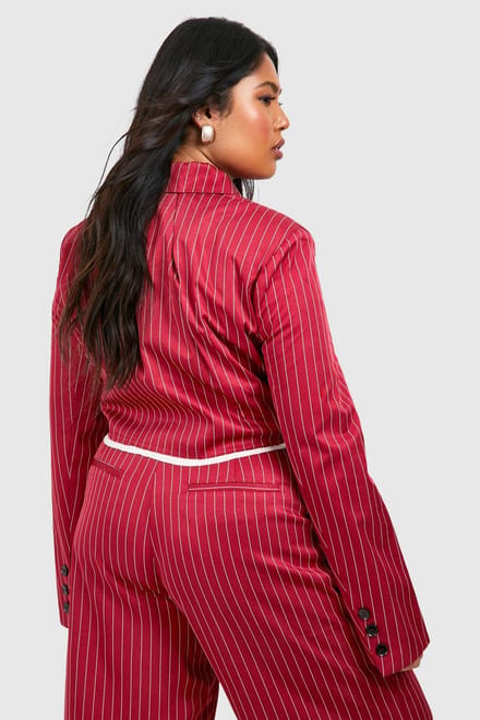 boohoo Dames Plus Ruwe Zoom Streepjes Cropped Blazer | Kersen | Maat: 44