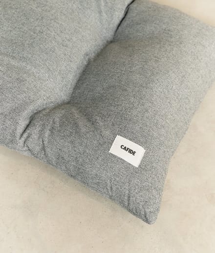 Zacht hondenkussen – Grijs – Wasbaar & anti-slip – Bela